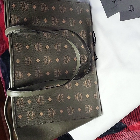 MCM  SEA TURTLE GREEN VISETOS CLASSIC TOTE BAG - Picture 12 of 16